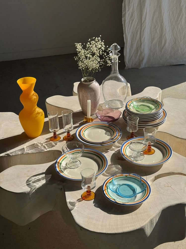 Assiettes au quotidien - 8 assiettes à dessert Made in Romania liseré vert orange bleu - OFFICE OBJETS