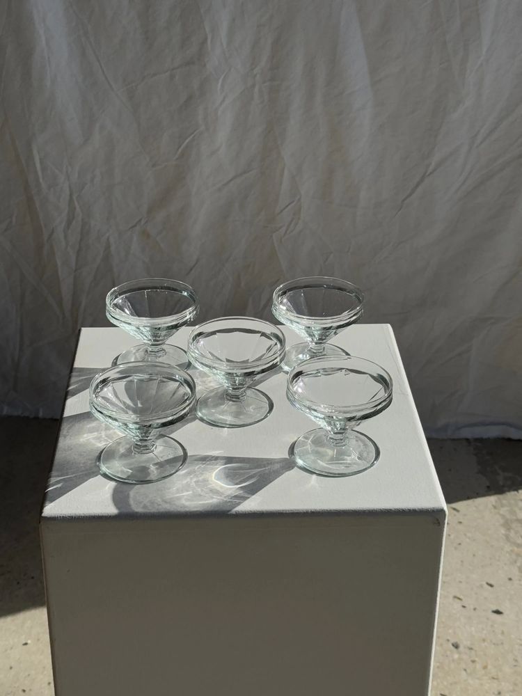 Installation accessories - 5 small vintage glass stemmed bowls - OFFICE OBJETS