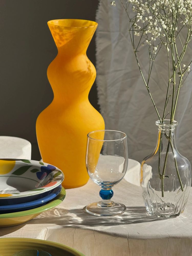 Vases - Vase moderne en verre jaune vintage opalin H:30cm - OFFICE OBJETS