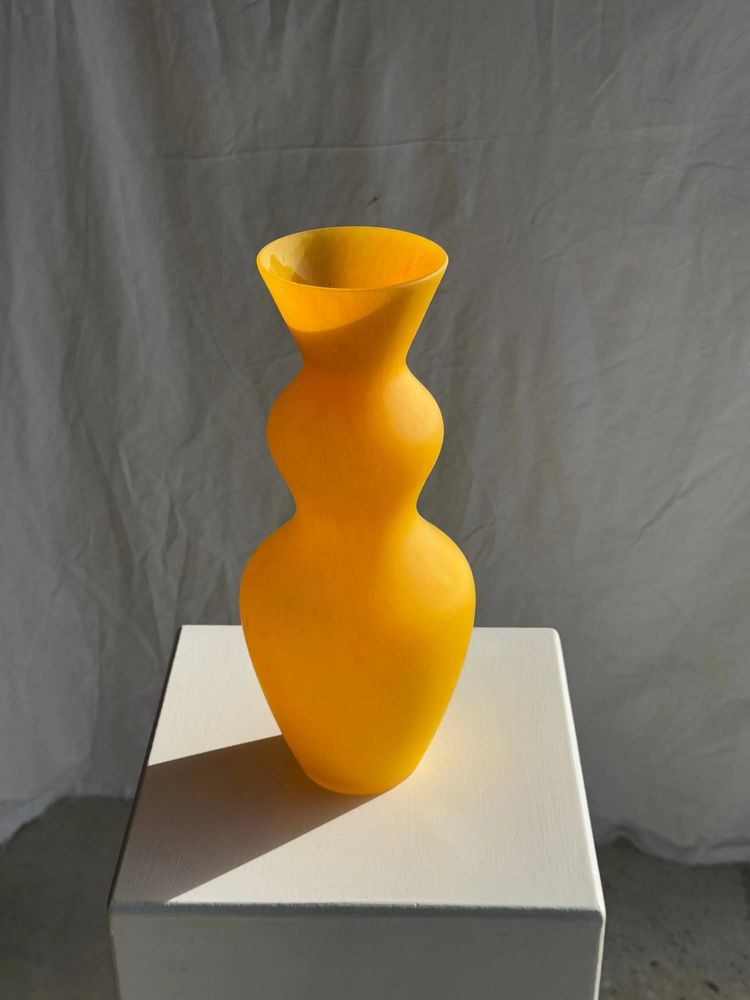 Vases - Vase moderne en verre jaune vintage opalin H:30cm - OFFICE OBJETS