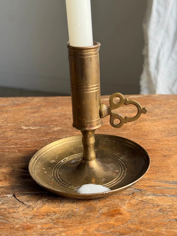 Candlesticks and candle holders - Brass hand candle holder MALM H11.5 - OFFICE OBJETS