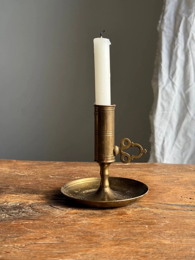 Candlesticks and candle holders - Brass hand candle holder MALM H11.5 - OFFICE OBJETS