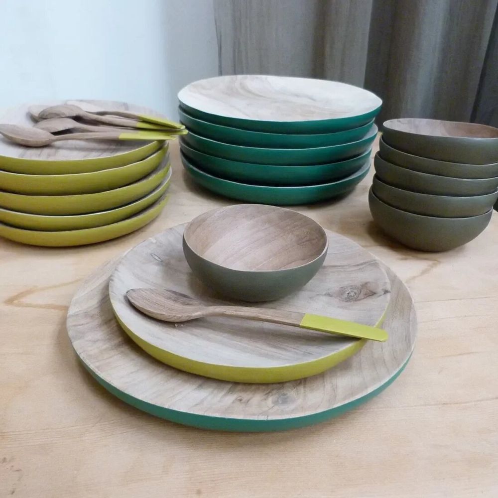 Everyday plates - Grande assiette peinte en noyer - Safranfren - BAAN