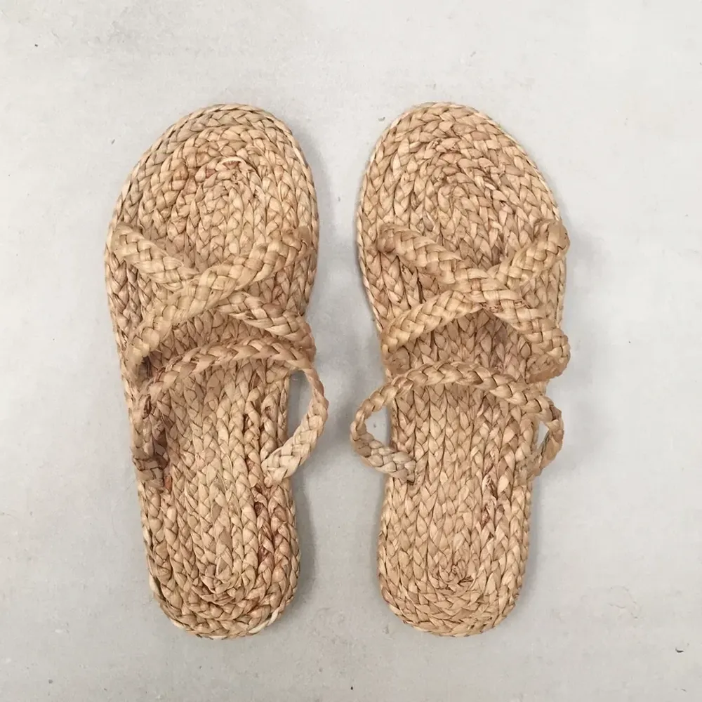 Chaussures - Sandales tressées N°3 - L - BAAN