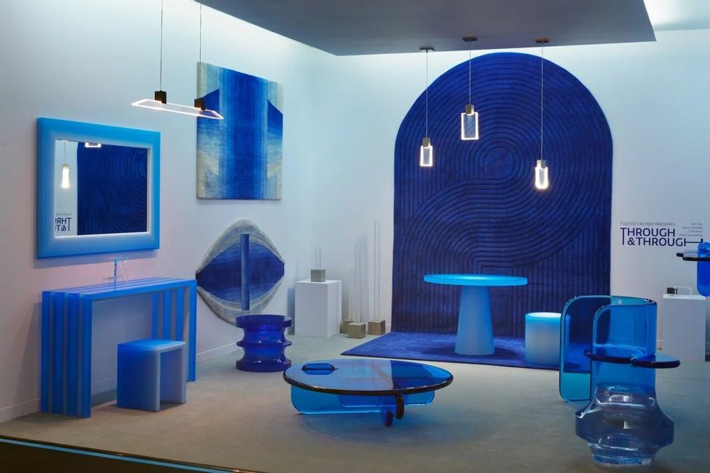 Tabourets - Table d'appoint Pure Shift en résine époxy bleue par Facture - TULESTE FACTORY