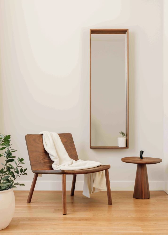 Office seating - The Minimalist Modern Lounge Chair in Natural Walnut - MOR