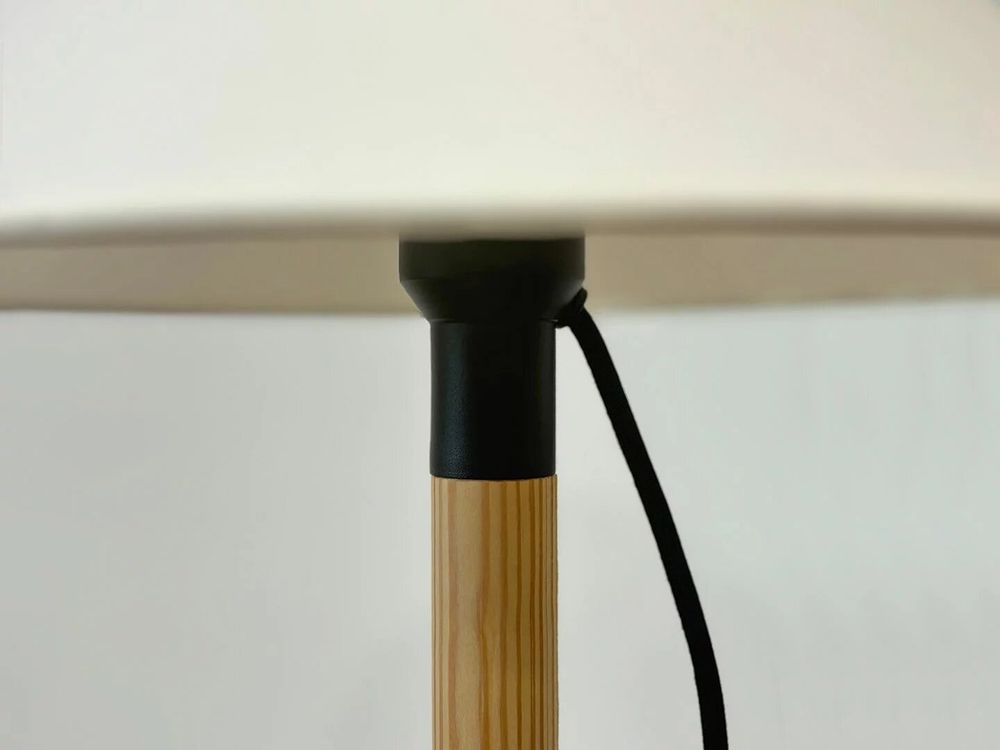 Lampes de table - CLASICA lampe à poser en bois de pin mélis finition naturelle ou noire - LUXCAMBRA