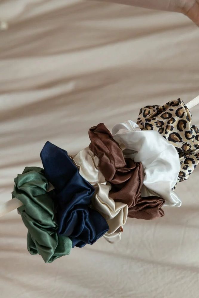 Ponies & Srunchies - Pure silk scrunchie - EMILY'S PILLOW