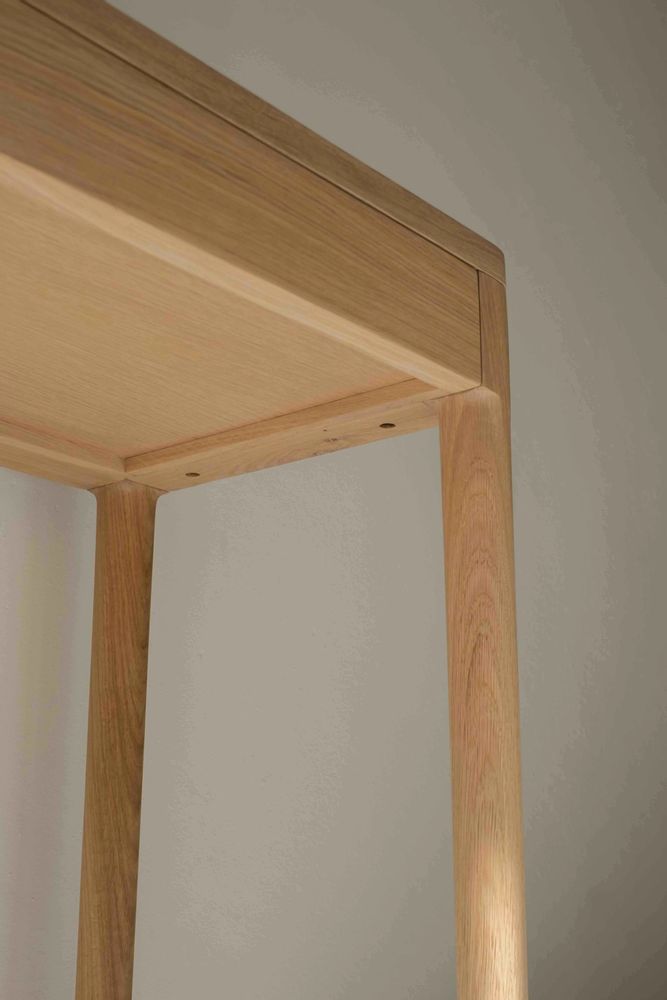 Consoles - Bureau de travail de luxe en noyer — Bureau exécutif minimaliste - MOR