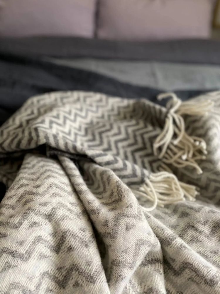 Throw blankets - Jacquard Wool blanket plaid, Zig-Zag-Wave, anthracite/grey - WOOL ONLY BY JOWOLLINA