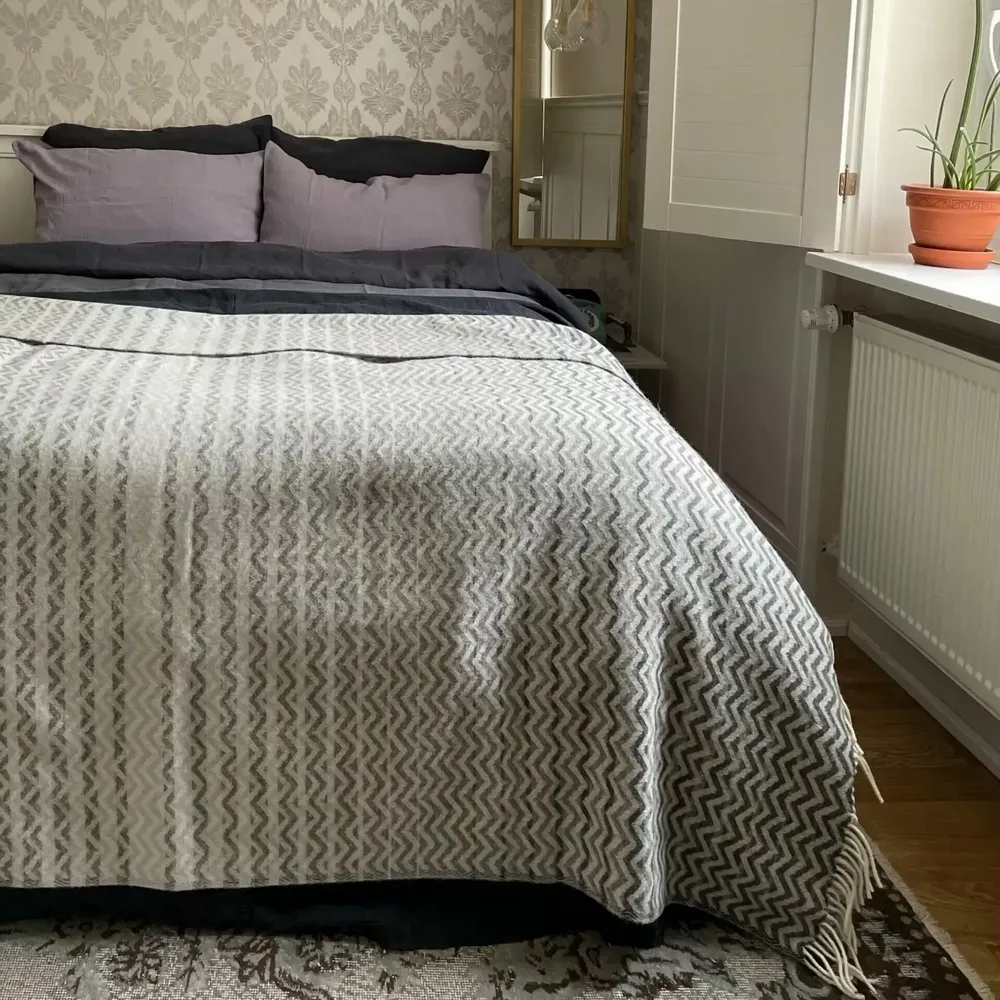 Throw blankets - Jacquard Wool blanket plaid, Zig-Zag-Wave, anthracite/grey - WOOL ONLY BY JOWOLLINA