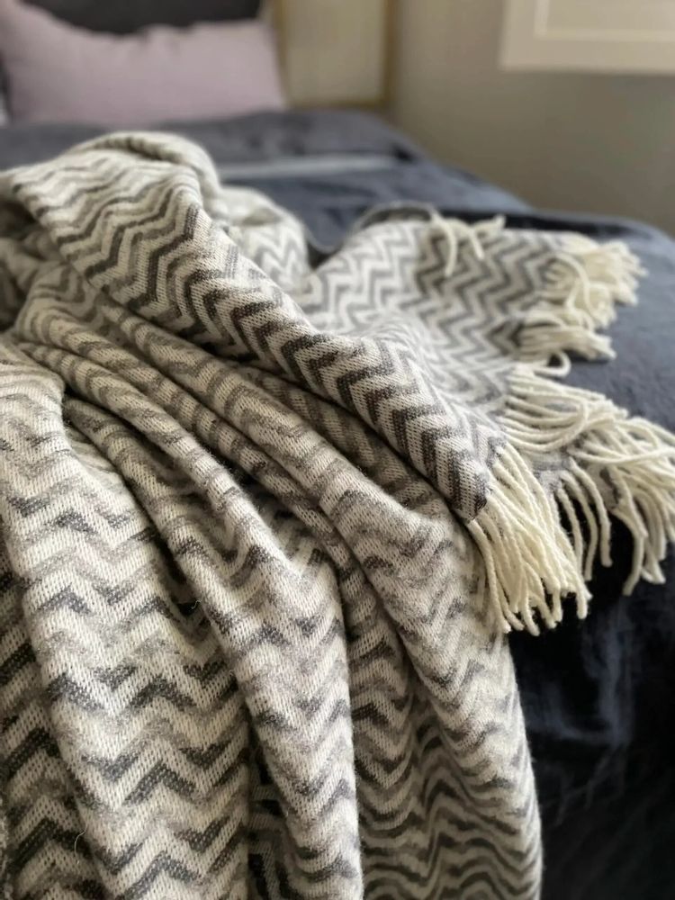 Throw blankets - Jacquard Wool blanket plaid, Zig-Zag-Wave, anthracite/grey - WOOL ONLY BY JOWOLLINA