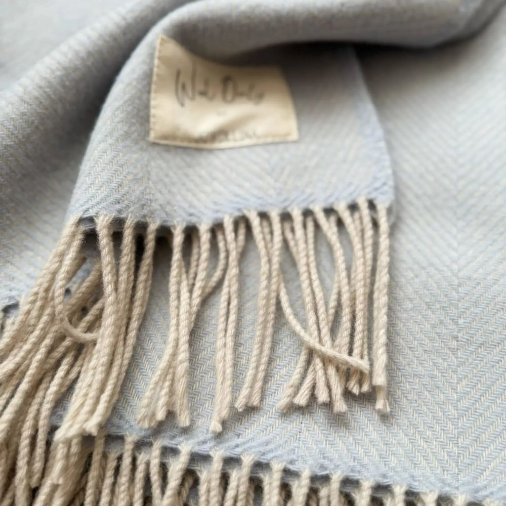Plaids - Plaid couverture en laine, Herringbone Ice Blue naturel - WOOL ONLY BY JOWOLLINA