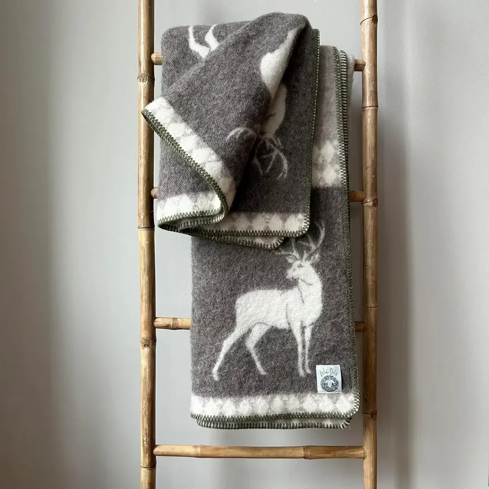 Plaids - Plaid couverture en laine, Cerf Beige Marron - WOOL ONLY BY JOWOLLINA