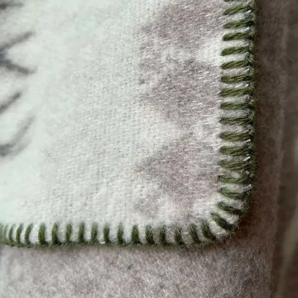 Plaids - Plaid couverture en laine, Cerf Beige Marron - WOOL ONLY BY JOWOLLINA
