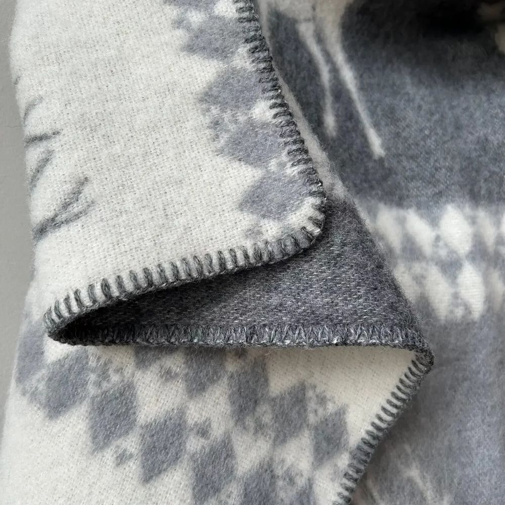 Plaids - Plaid couverture en laine, Cerf Gris - WOOL ONLY BY JOWOLLINA