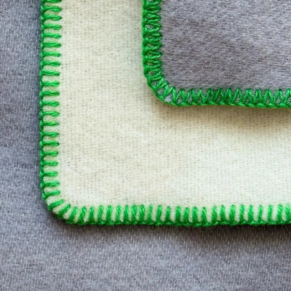Plaids - Plaid couverture en laine, Gris Vert Pomme - WOOL ONLY BY JOWOLLINA