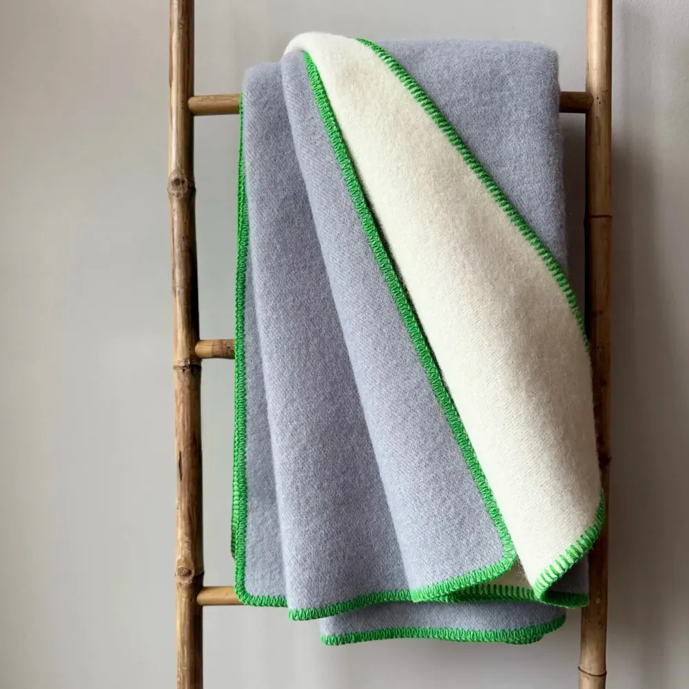 Plaids - Plaid couverture en laine, Gris Vert Pomme - WOOL ONLY BY JOWOLLINA