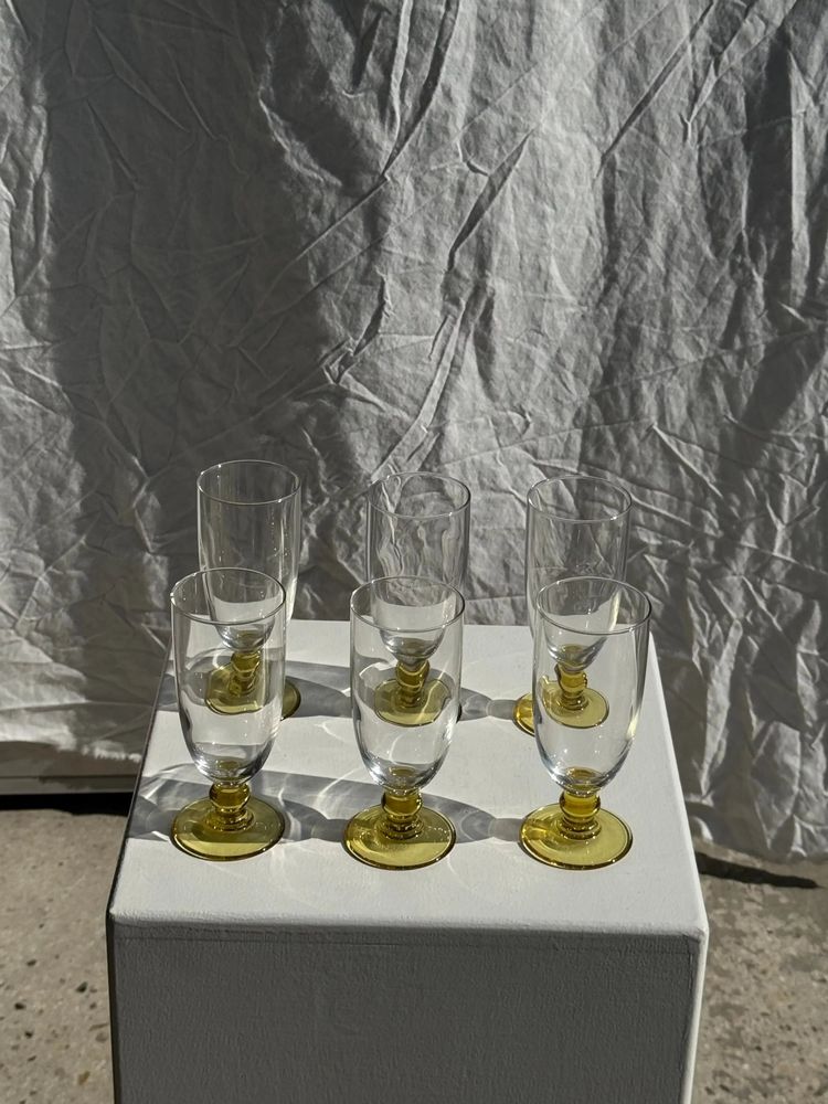 Verres à pied - 6 verres longs pied boule jaune - OFFICE OBJETS