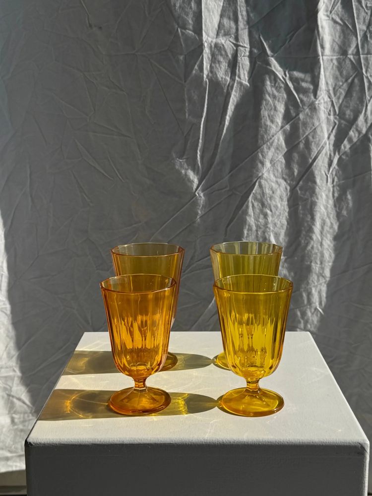 Verres à pied - Ensemble de 4 verres jaunes : 2 grands et 2 petits - OFFICE OBJETS