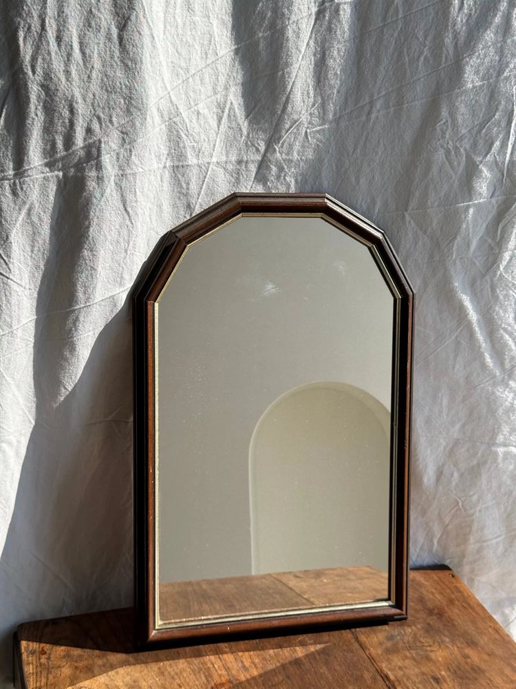 Miroirs - Petit miroir arrondi, cadre en bois, encadrement doré H49,5 - OFFICE OBJETS