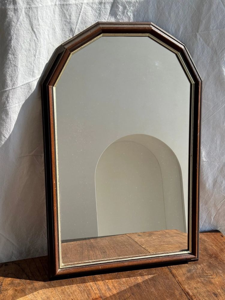 Miroirs - Petit miroir arrondi, cadre en bois, encadrement doré H49,5 - OFFICE OBJETS