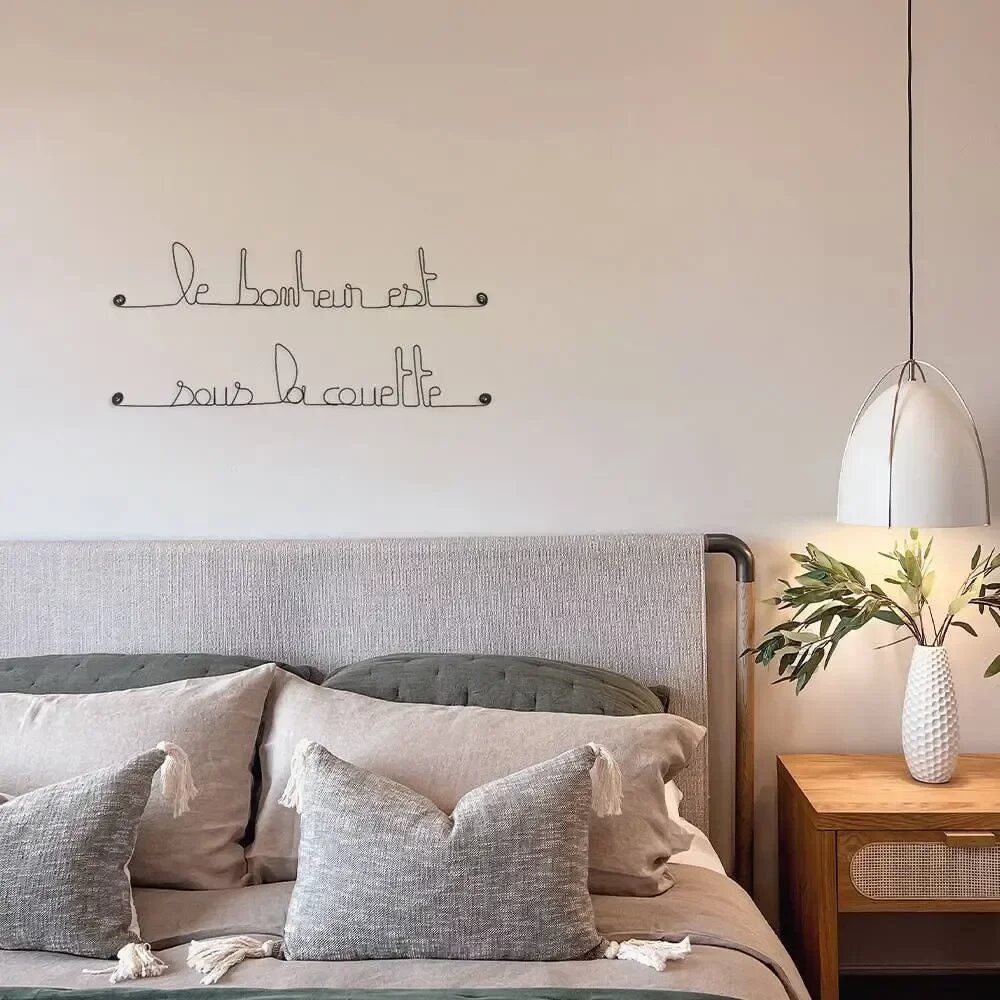 Autres décorations murales - Citation en fil de fer " Le bonheur est sous la couette " - BIJOUX DE MUR
