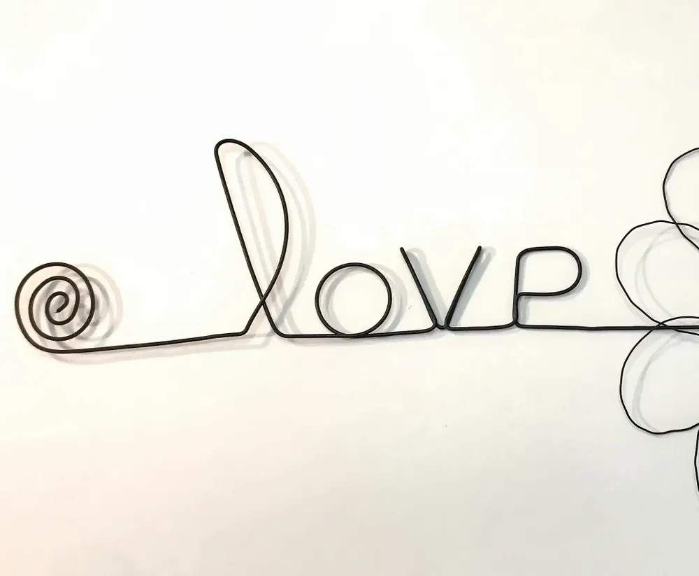Autres décorations murales - Fleur de Marguerite - "Love" - Décoration murale fil de fer - BIJOUX DE MUR