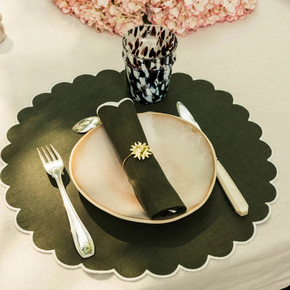 Table linen - Scalloped linen table linen - TOMÈTE