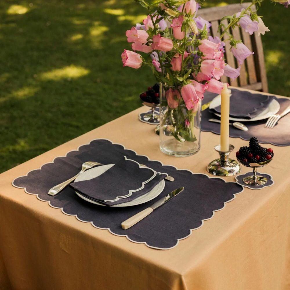 Table linen - Scalloped linen table linen - TOMÈTE
