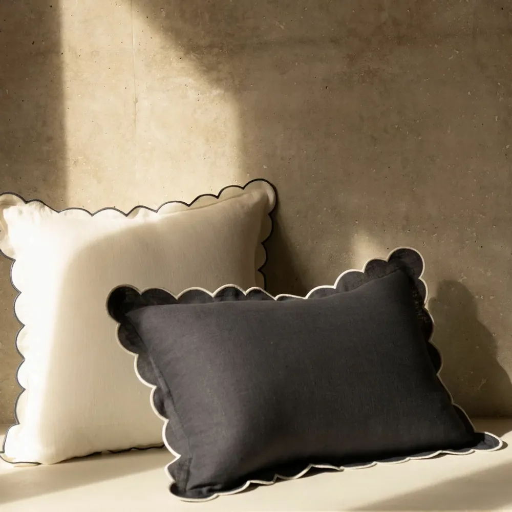 Cushions - Scalloped linen cushions - TOMÈTE
