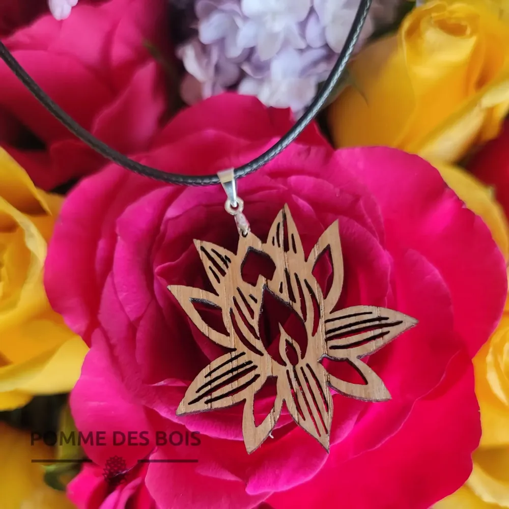 Bijoux - Collier - Fleur lotus - POMME DES BOIS