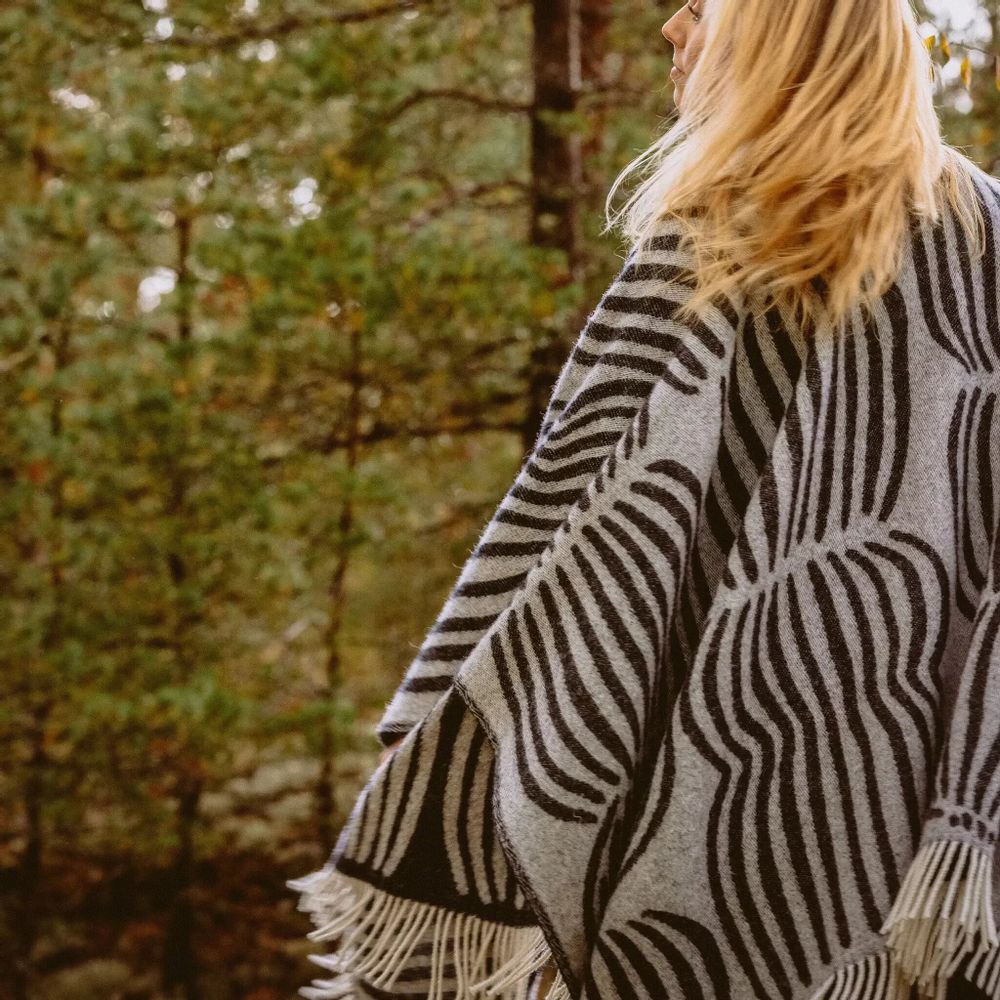 Linens - Vilja Wool Poncho Black 130x170 cm - PENTIK