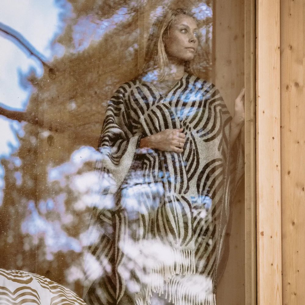 Linens - Vilja Wool Poncho Black 130x170 cm - PENTIK