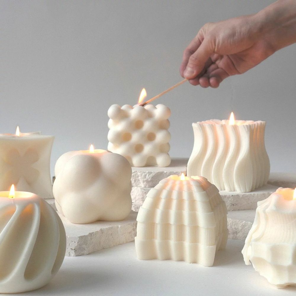 Candles - Scented sculptural Candle - packed in a golden box - WOOSM