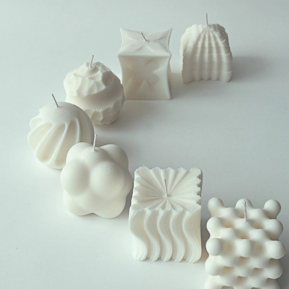 Candles - Scented sculptural Candle - packed in a golden box - WOOSM