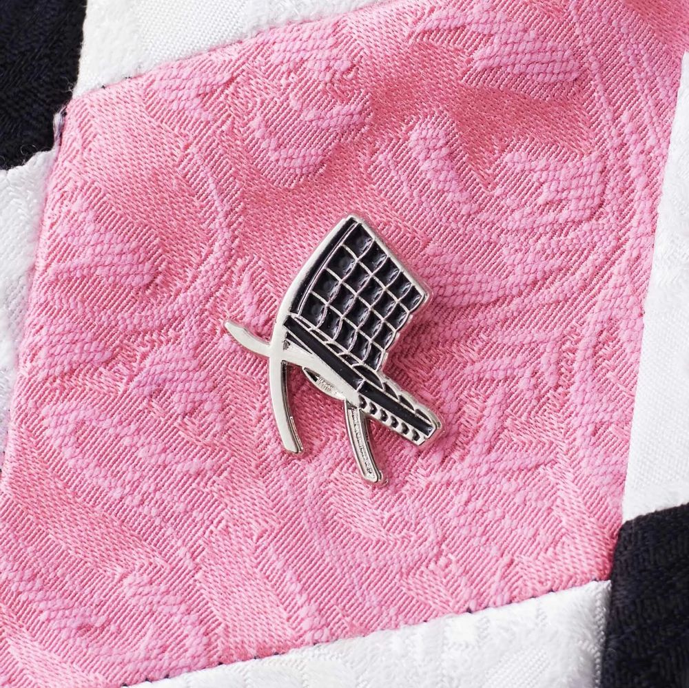 Brooches - Pin Barcelona Chair Black - PINPINPIN.IT