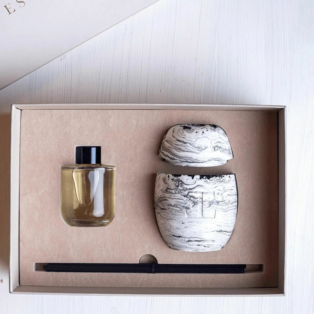 Scent diffusers - Black Rose - Reed Diffuser Set - ESTI LIVING