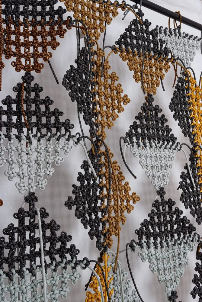 Outdoor blinds - Wall hanging • Openwork THE KNOT • Outdoors Indoors • Textile cords - SARAH ALOISI PARIS