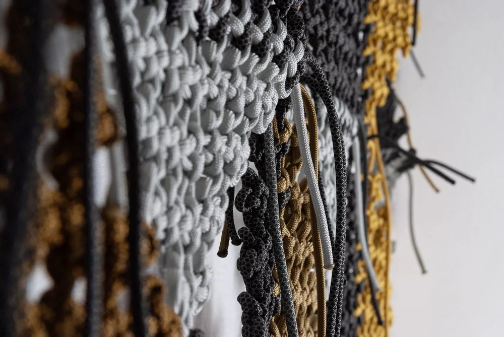 Outdoor blinds - Wall hanging • Openwork THE KNOT • Outdoors Indoors • Textile cords - SARAH ALOISI PARIS