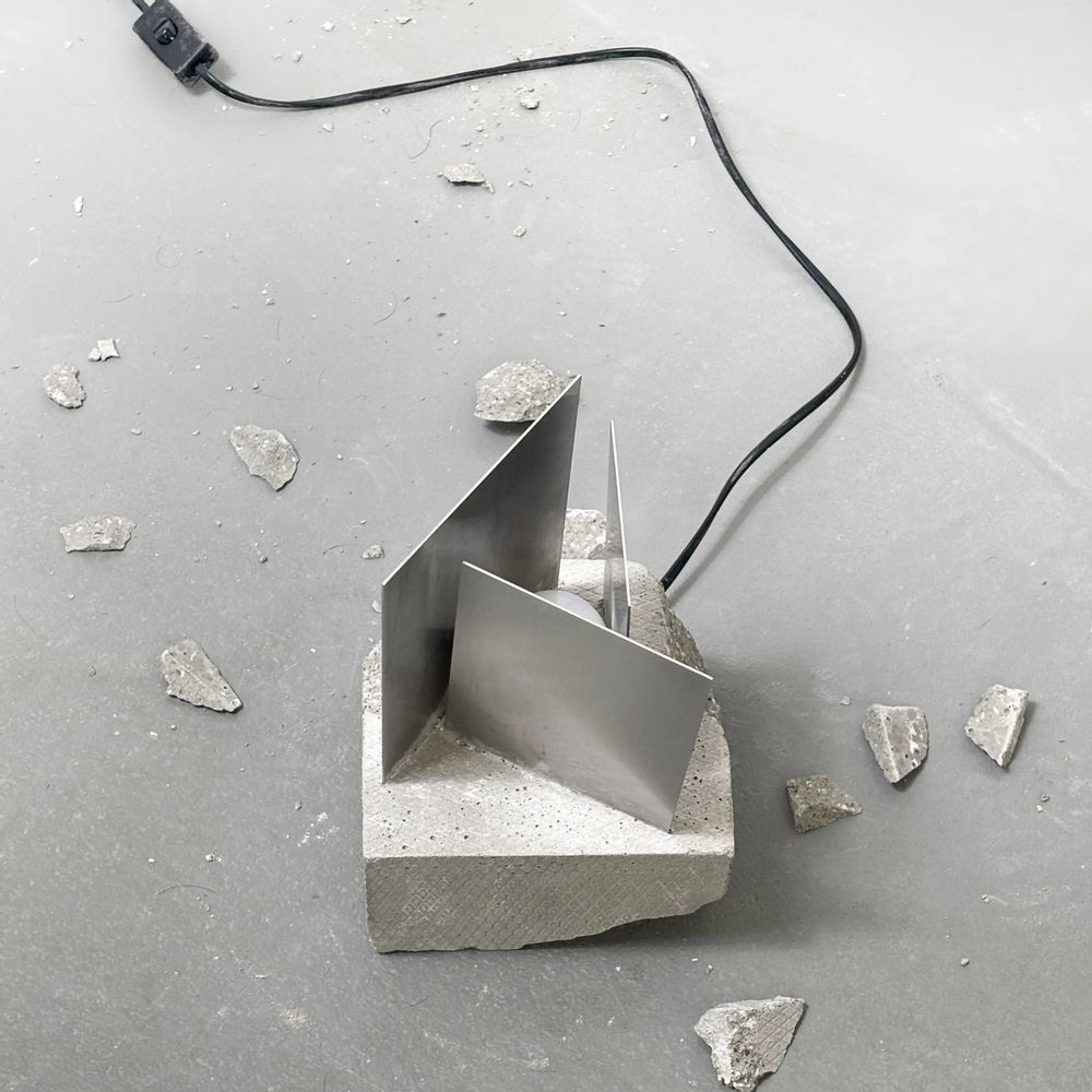 Hotel bedrooms - Sculptural Table Lamp [ESSENCE] - CASE STUDIOS