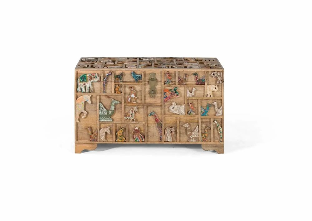 Storage boxes - Mango wood chest with original details - GINER Y COLOMER