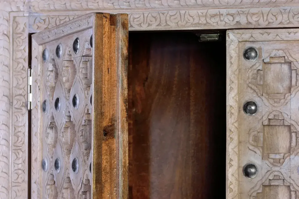 Wardrobe - Natural finish mango wood cabinet - GINER Y COLOMER