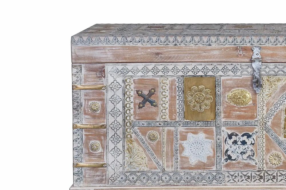 Storage boxes - Aged White Mango Wood Chest - GINER Y COLOMER