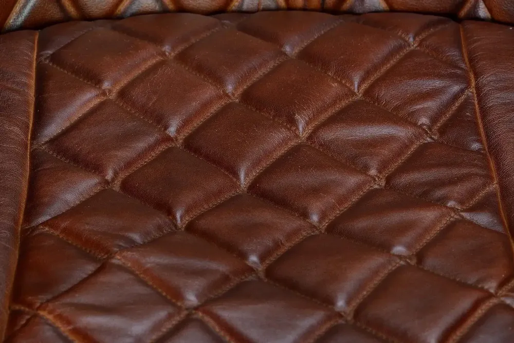Chaises - Chaise en cuir naturel avec pieds en métal - GINER Y COLOMER