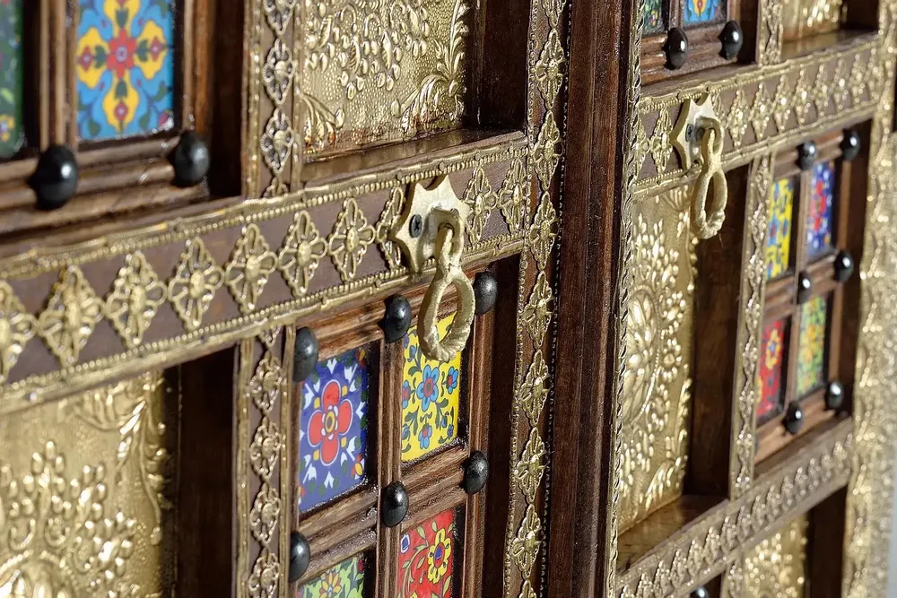 Wardrobe - Wardrobe in mango wood, brass and maiolica - GINER Y COLOMER
