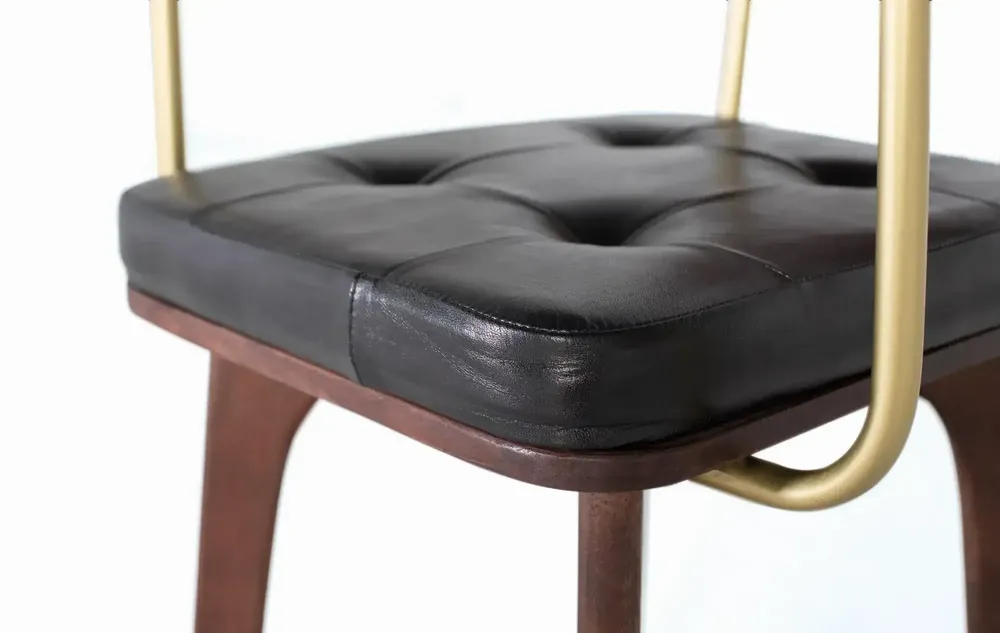 Chaises - Chaise en bois manguier marron et cuir noir - GINER Y COLOMER