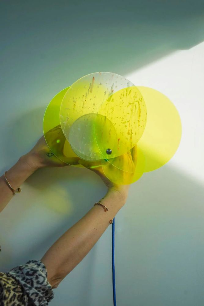 Objets design - Lampe Halo - Lampe 2-en-1 colorée Made in France en plastique recyclé - RAYON VERT STUDIO