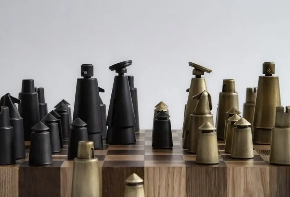 Tables pour hôtels - Chess Set – Échiquier design en bois noble et pièces en aluminium - LIVINGSTONE