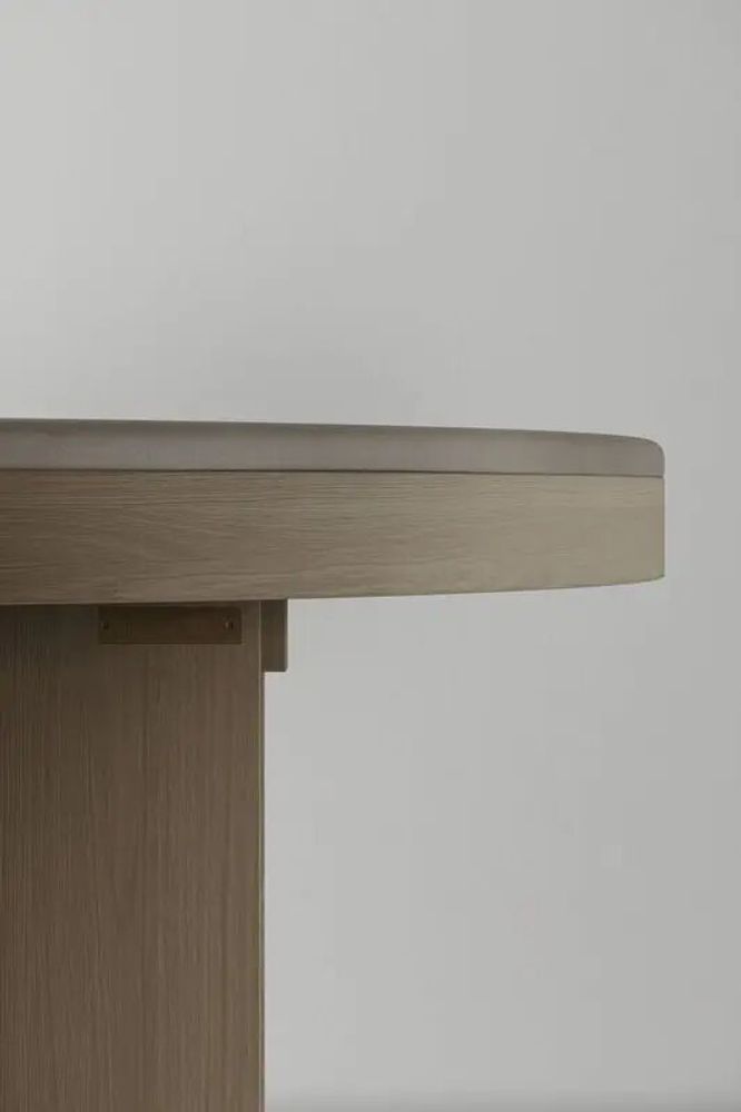 Game tables - Poker Table — High-end game table made of oak, leather and cast iron - LIVINGSTONE